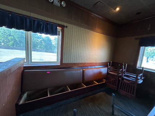 (1) LONG BROWN BOOTH