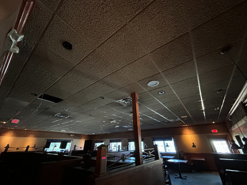 (1) LARGE LOT OF SEVERAL HUNDRED FEET OF CEILING TILES
