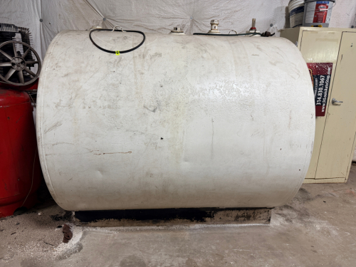 500 GALLON METAL OIL TANK ( EMPTY )