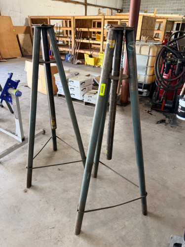 (2) HEAVY DUTY TRIPOD JACK STANDS