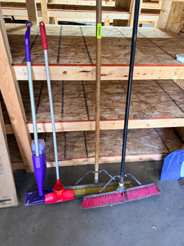 (1) LOT OF LONG HANDLE CLEANING TOOLS.