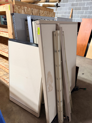 (1) LOTOF OFFICE CUBICAL PARTITIONING.