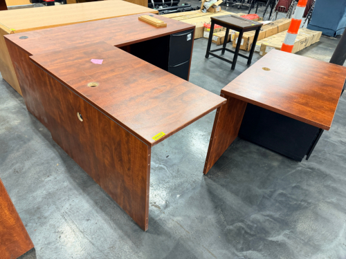 60" LAMINATE WOOD DESK W/ RETURN.