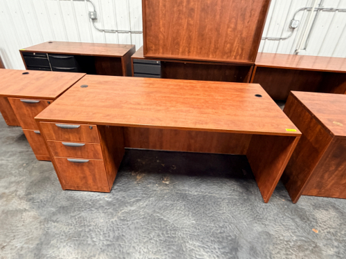 60" LAMINATE WOOD DESK W/ RETURN.
