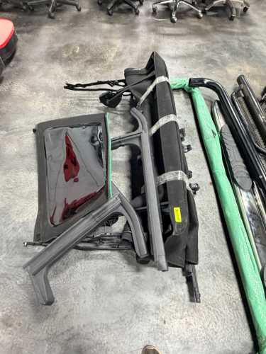 (1) LOT OF ASSORTED CAR PARTS