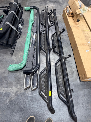 (2) SIDE STEP RUNNING BOARDS AND OTHER MISC PARTS.