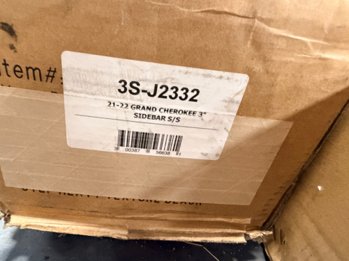 3S-J2332 21-22 GRAND CHEROKEE 3" SIDE BAR S/S - NEW IN THE BOX.