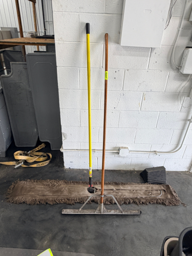 60' DUST MOP