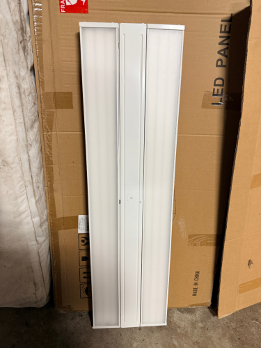 (6) 4' X 1' LED LIGHT FIXTURES.