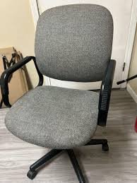 (1) OFFICE COMPUTER CHAIR