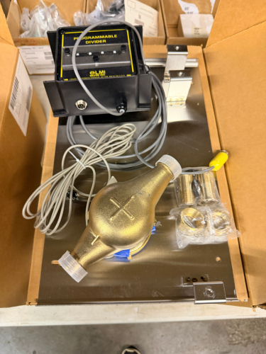 LMI / MILTON ROY MIKRO MASTER 300 REMOTE FLOWMETER-PULSER MOTOR KIT CONVERSION ASSEMBLY. INCLUDES PROGRAMMABLE DIVIDER CONTROL MODULE, BRASS FLOWMETER BODY, SENSOR CABLES, STAINLESS MOUNTING PANEL, AND HARDWARE. NEW IN BOX WITH MANUAL.