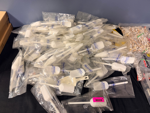 (1) LARGE LOT OF PLASTIC INGREDIENT SCOOPS.