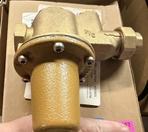 (2) WATTS LFU5B-Z3 WATER PRESSURE REDUCING VALVE, 3/4 INCH LEAD-FREE BRASS. NEW IN BOX.