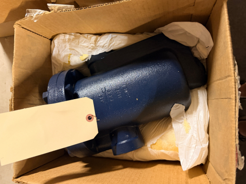 ARMSTRONG MODEL D500509 AIR SEPARATOR ASSEMBLY. CAST IRON CONSTRUCTION WITH 1-1/4" NPT CONNECTIONS AND ORIFICE CONFIGURATION