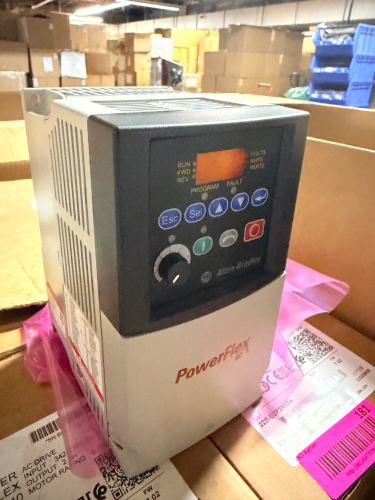 (3) ALLEN-BRADLEY POWERFLEX 40 AC VARIABLE FREQUENCY DRIVE. UNIT FEATURES INTEGRATED KEYPAD/DISPLAY INTERFACE WITH LOCAL CONTROL KNOB AND STATUS INDICATORS