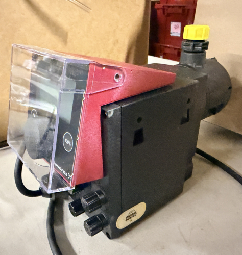 (2) HYDROBLEND DIAPHRAGM METERING PUMP ASSEMBLY WITH MANUAL ADJUSTMENT HANDLE, FLUID HEAD, TUBING, AND MOUNTING FRAME. INDUSTRIAL-GRADE PUMP ASSEMBLY