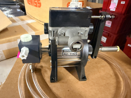 HYDROBLEND DIAPHRAGM METERING PUMP ASSEMBLY WITH MANUAL ADJUSTMENT HANDLE, FLUID HEAD, TUBING, AND MOUNTING FRAME. INDUSTRIAL-GRADE PUMP ASSEMBLY