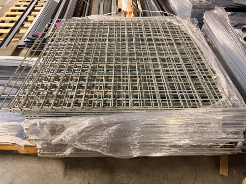 (15) SECTIONS OF 4' X 4' WIRE DECKING.