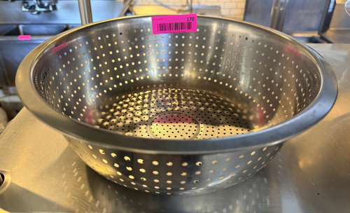 STAINLESS COLANDER.