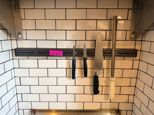 WALL MOUNTED MAGNETIC KNIFE RACK W/ CONTENTS - (3) KNIVES AND (1) SHARPENER.
