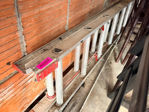 24' ALUMINUM EXTENSION LADDER