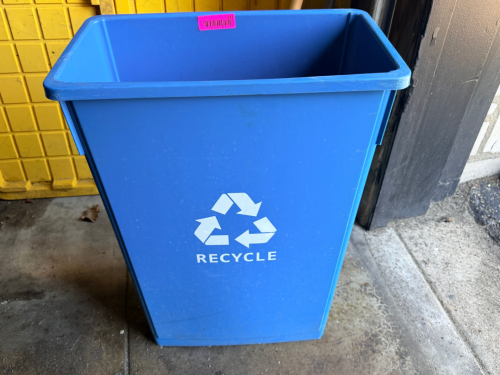 20 GALLON BLUE PLASTIC RECYCLE CAN.