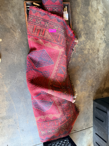 8' X 5' REG AREA RUG ( APPROX )