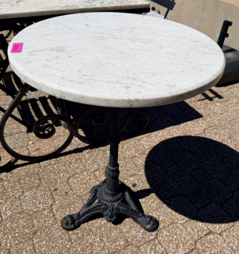 24" ROUND WHITE MARBLE TOP BISTRO TABLE WITH HEAVY DUTY CAST IRON CLAW FOOT BASE. NO CHAIRS W/ THIS LOT