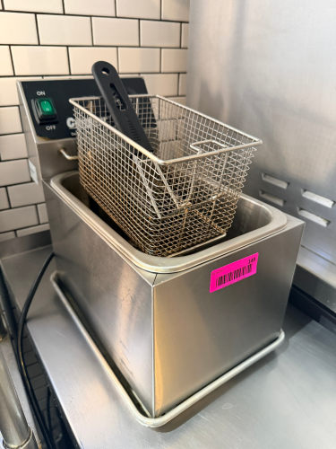 SINGLE WELL COUNTER TOP ELECTRIC FRYER.