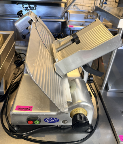 GLOBE COMMERCIAL DELI SLICER.