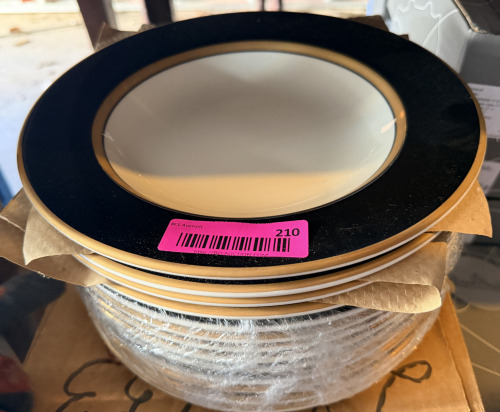 (12) 11" HOMER LAUGHLIN CHINA PASTA BOWLS GLOSS BLACK RIM WITH IVORY CENTER.