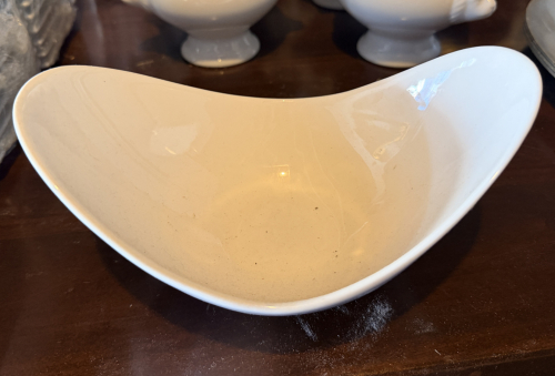 (24) FREEFORM PORCELAIN SERVING BOWL WITH ASYMMETRICAL CURVED DESIGN