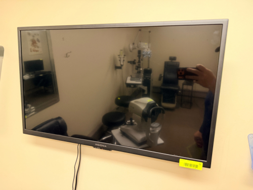INSIGNIA 32" FLAT SCREEN LED TV