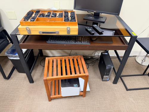 40" GLASS TOP WORK STATION.