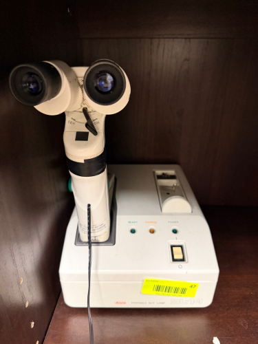 KOWA PORTABLE SLIT LAMP OPHTHALMIC EXAMINATION MICROSCOPE WITH CHARGING BASE