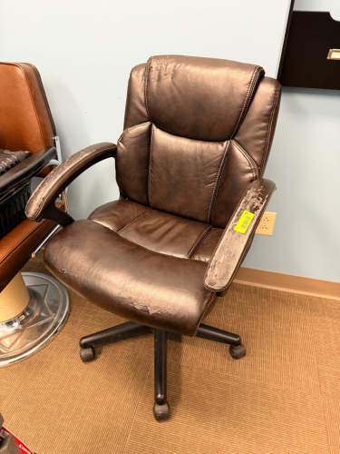 DARK BROWN PLEATHER OFFICE CHAIR ( ROLL ABOUT )
