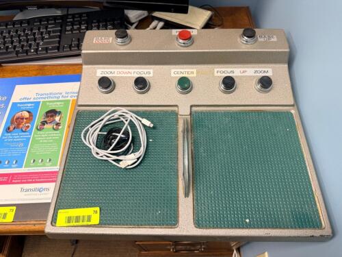 VINTAGE OPHTHALMIC / EXAM ROOM FOOT CONTROL PEDAL CONSOLE WITH METAL HOUSING AND DUAL TEXTURED FOOT PADS