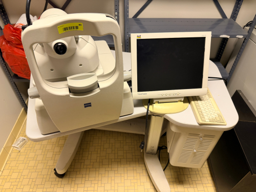 ZEISS OPTICAL COHERENCE TOMOGRAPHY (OCT) OPHTHALMIC IMAGING SYSTEM WITH COMPUTER WORKSTATION AND VIEWSONIC MONITOR.