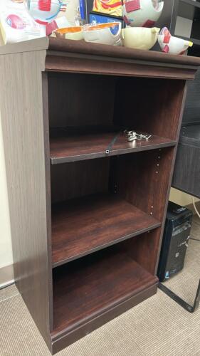 (1) BROWN BOOK SHELF