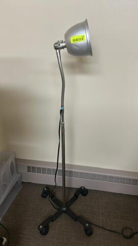 (1) LAMP ON WHEELS