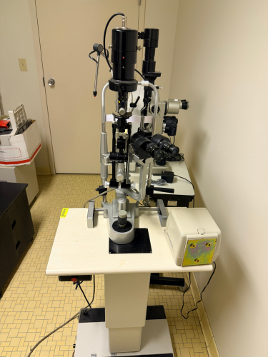 SLIT LAMP BIOMICROSCOPE OPHTHALMIC EXAMINATION SYSTEM WITH MOTORIZED TABLE AND ACCESSORIES