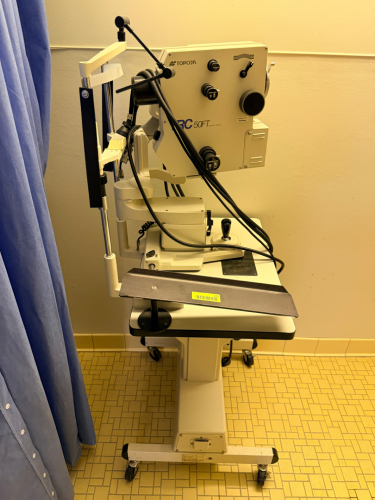 TOPCON TRC-50FT RETINAL CAMERA / FUNDUS CAMERA SYSTEM WITH MOTORIZED INSTRUMENT TABLE.