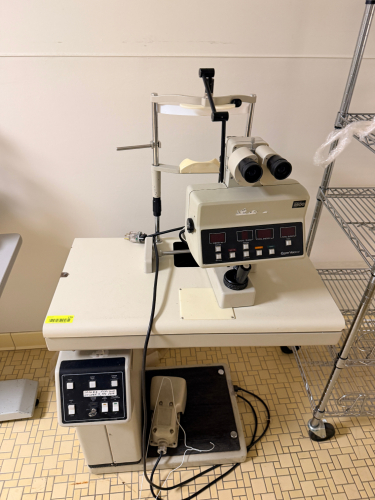 COOPER VISION HORIZON YAG 2500 OPHTHALMIC LASER SYSTEM WITH INTEGRATED SLIT LAMP, FOOT PEDAL, AND MOTORIZED TABLE.