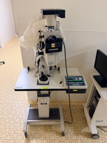TOPCON TRC-50VT RETINAL CAMERA / FUNDUS CAMERA SYSTEM WITH TOPCON FD-31 ELECTRONIC FLASH DEVICE, MOTORIZED TABLE, AND CAMERA BACK