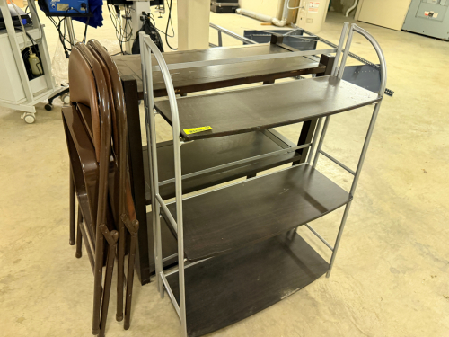 (2) SMALL BOOK SHELVES AND (2) METAL FOLDING CHAIRS