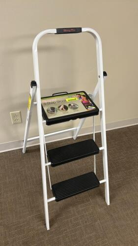 (1) 3 STEP STOOL