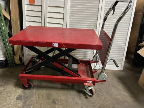 (1) ULINE LIFT TABLE