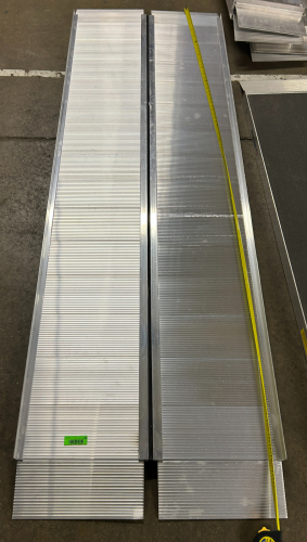 (1) EZ ACCESS SUITCASE SINGLE FOLD RAMP