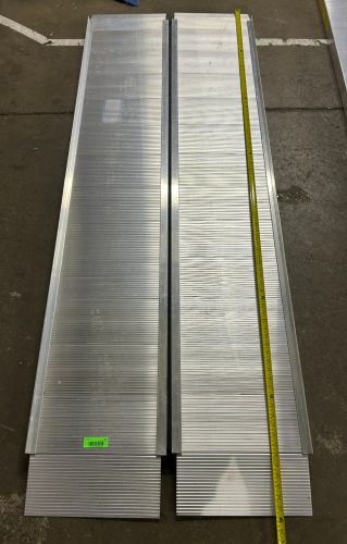 (1) EZ ACCESS SUITCASE SINGLE FOLD RAMP