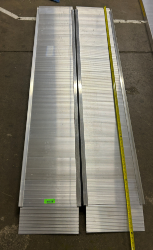 (1) EZ ACCESS SUITCASE SINGLE FOLD RAMP